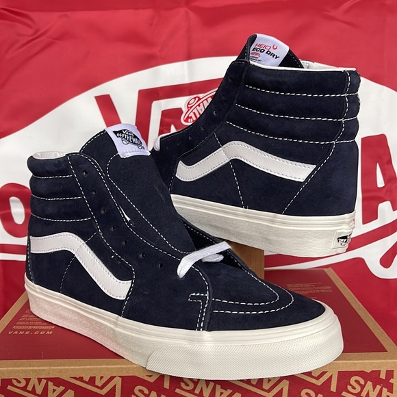 Vans Sk8-Hi
(Pig Suede)Parisian Night/Snow White
VNOA32QG9G5
WMNS sneakers - Picture 9 of 16